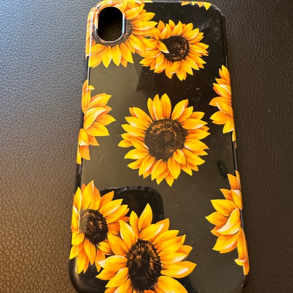 2 iPhone cases and screen protectors for iPhone XR - Picture 3 of 5